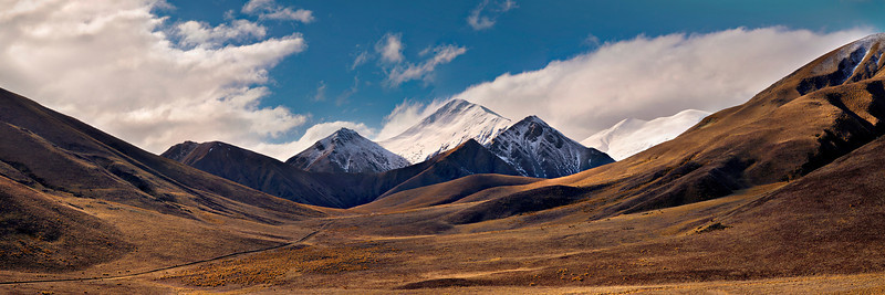 Wide open spaces on the Lindis Pass. South Island, New Zealand.